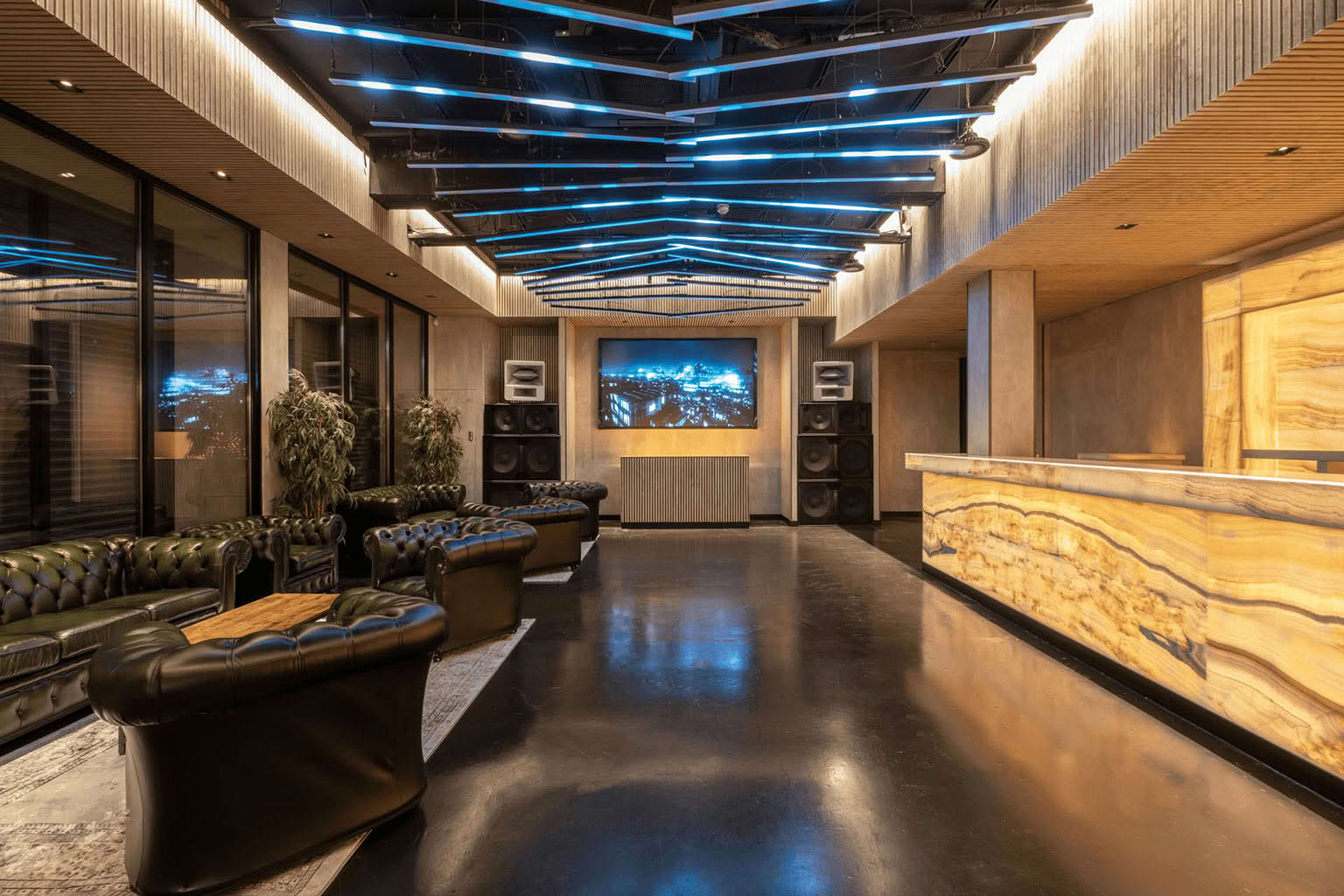 Стойка ресепшн из оникса с подсветкой в Москве