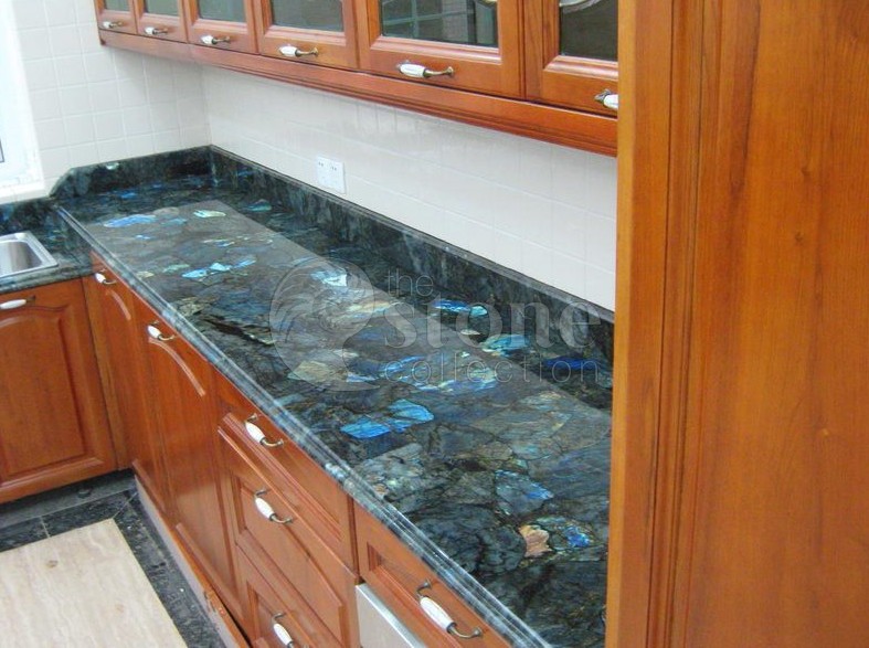 Столешница из синего лабрадорита в Москве и Подмосковье