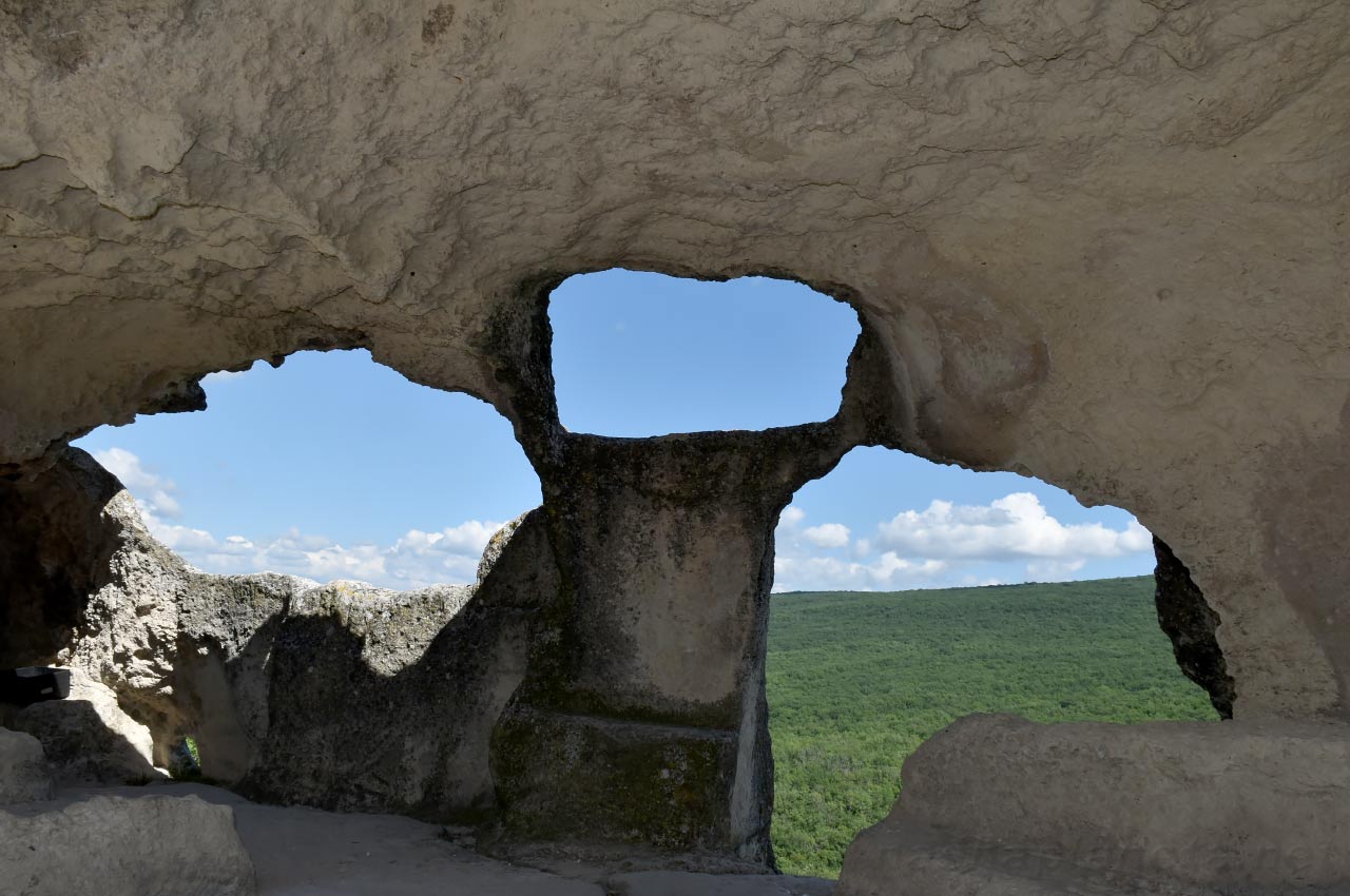 Пещерный город Эски-Кермен, фото © https://nashaplaneta.net