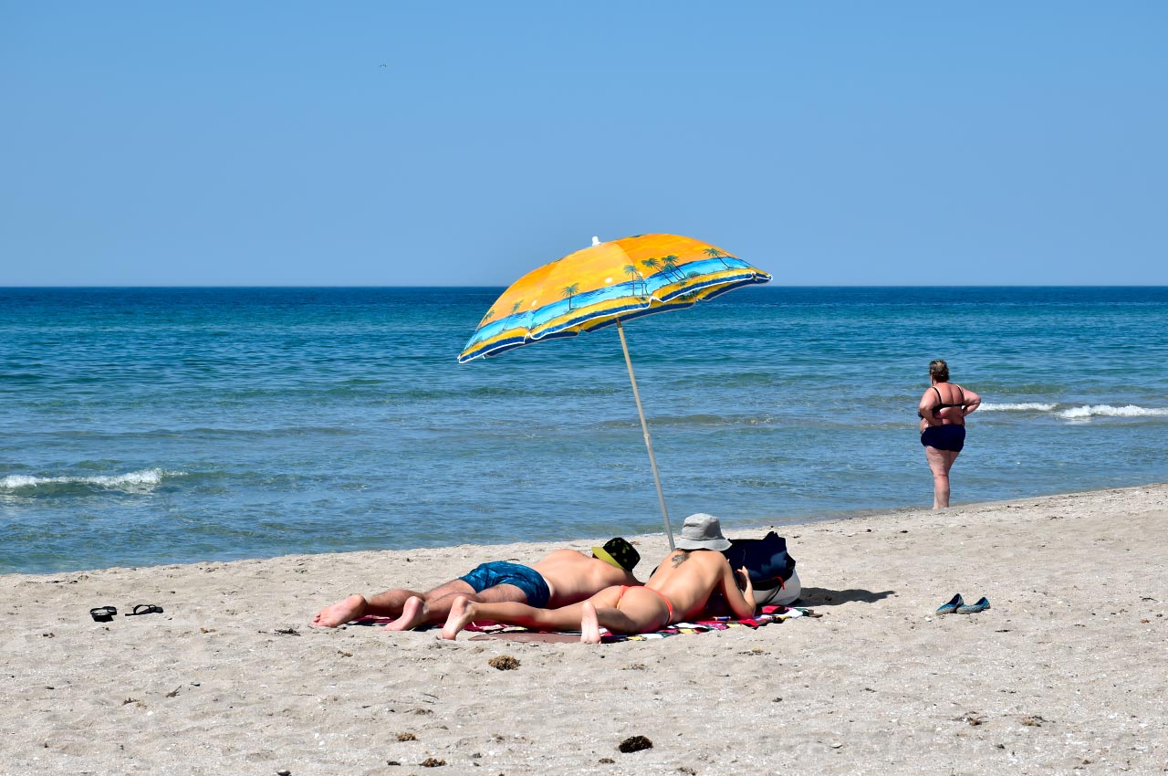 Отдых на пляже в Оленевке, фото https://nashaplaneta.net/europe/russia/krim-olenevka