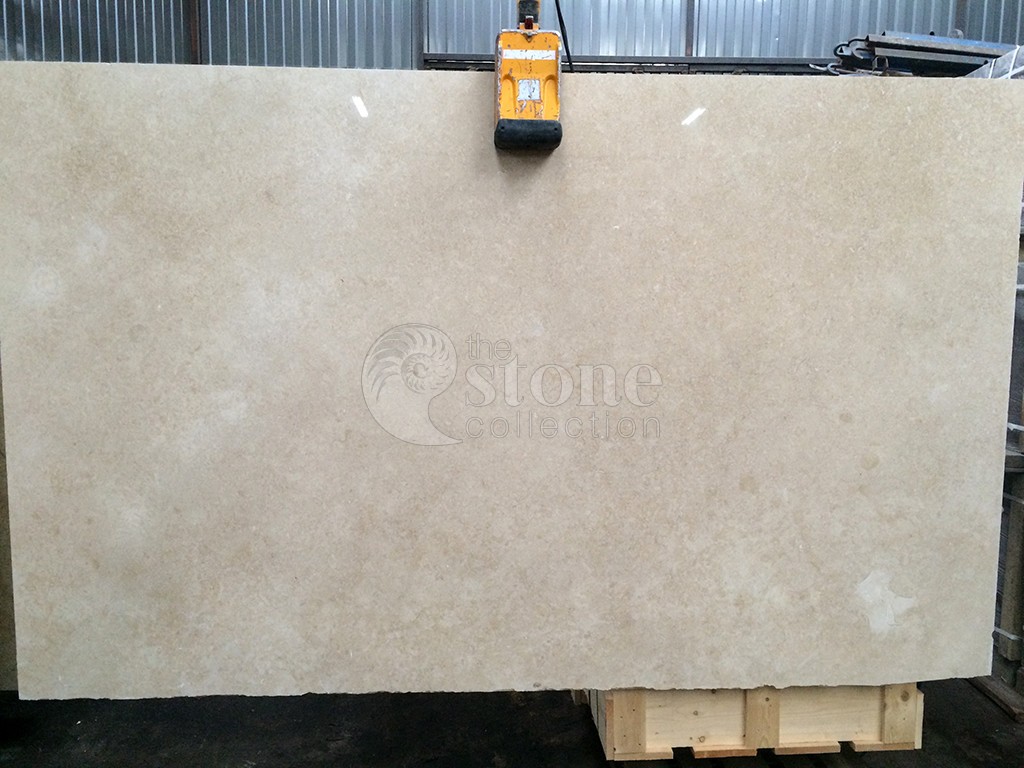 Бежевый известняк в Москве слэб